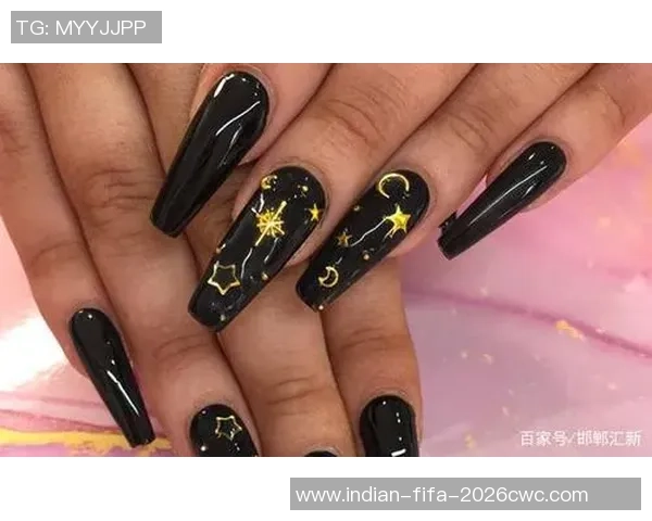 足球俱乐部名字美甲设计灵感分享让你的指尖闪耀球场风采 足球俱乐部名字美甲设计灵感分享让你的指尖闪耀球场风采